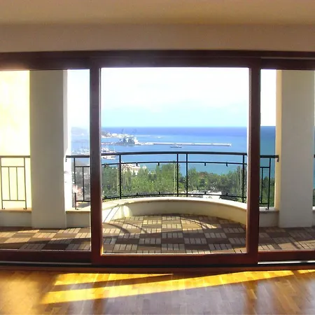 Queen's View Apartment *