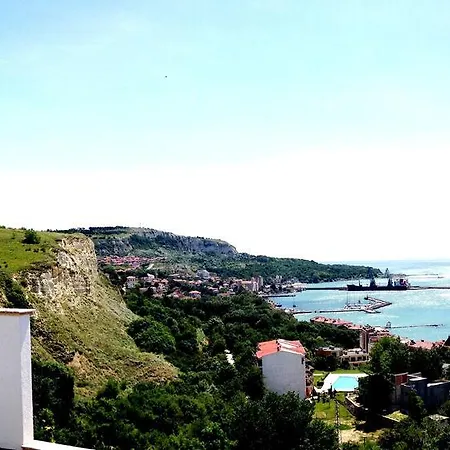 Queen's View Apartment *